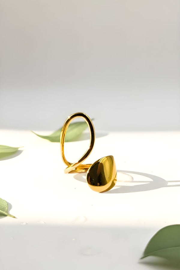 Curved Minimal Ring