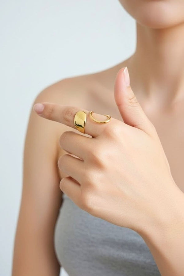 Curved Minimal Ring