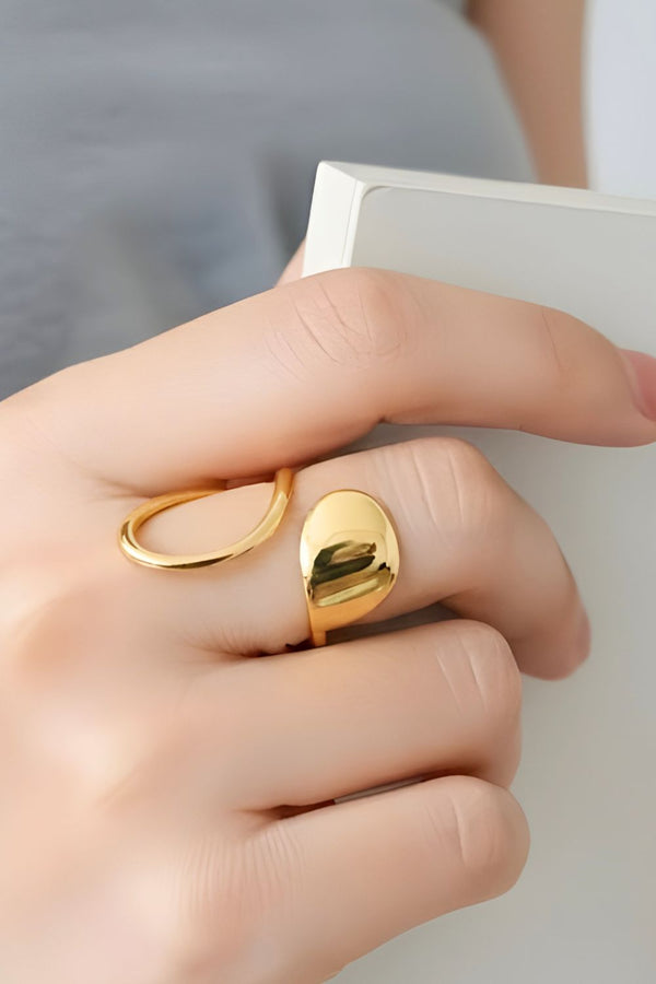 Curved Minimal Ring