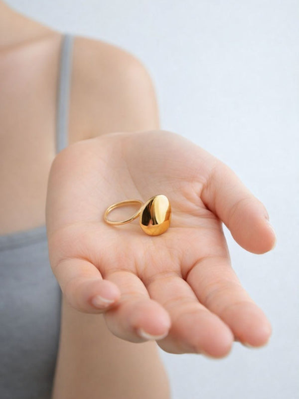 Curved Minimal Ring